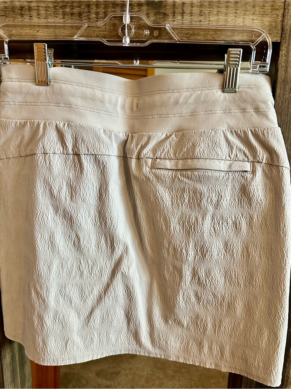 Athleta Beige Textured Athletic Skort Size 4 Zip Pocket Activewear Skirt - Picture 3 of 5